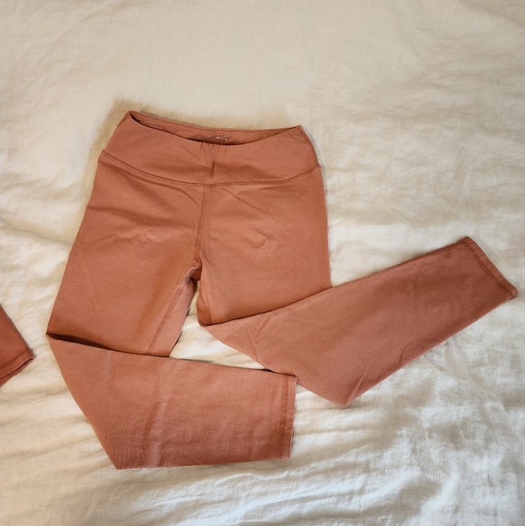 Mate The Label organic stretch leggings and biker shorts - Picture 10 of 11